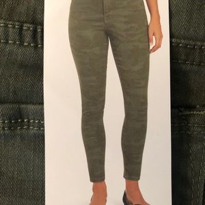 NWT Camo jeggings